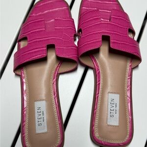 Seven7 Women's Hot Pink Croc-Embossed Sandals